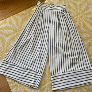 Misa high waist wide leg pant. XS. Navy and white stripe. Fun!!